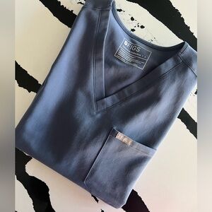 FIGS *SPACE NAVY* Catarina Top Shirt Sz L